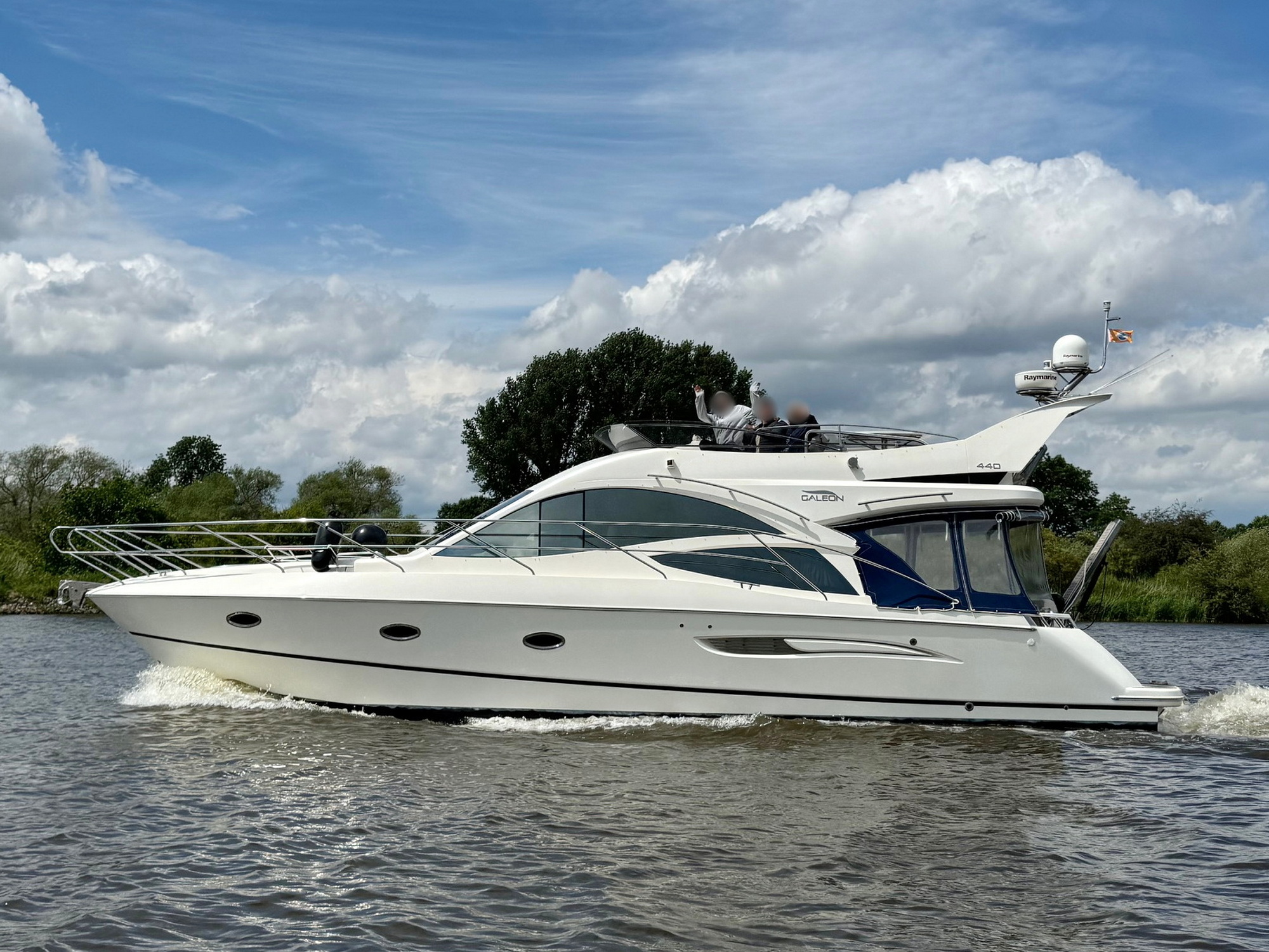 Galeon 440 Fly Motoryacht kaufen - HW Bootcenter