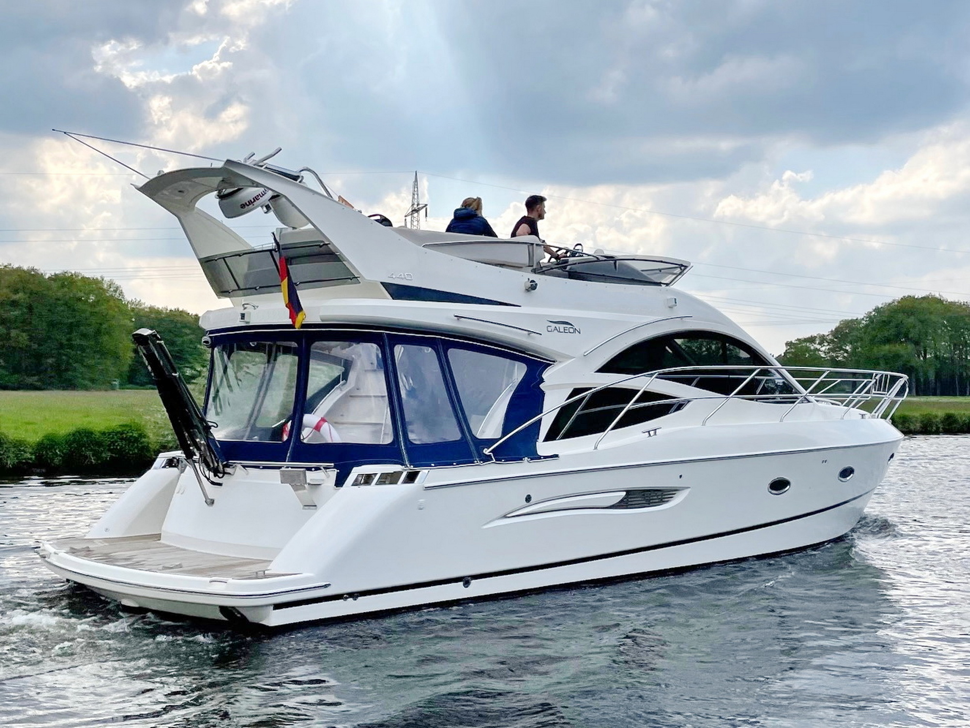 Galeon 440 Fly Motoryacht kaufen - HW Bootcenter