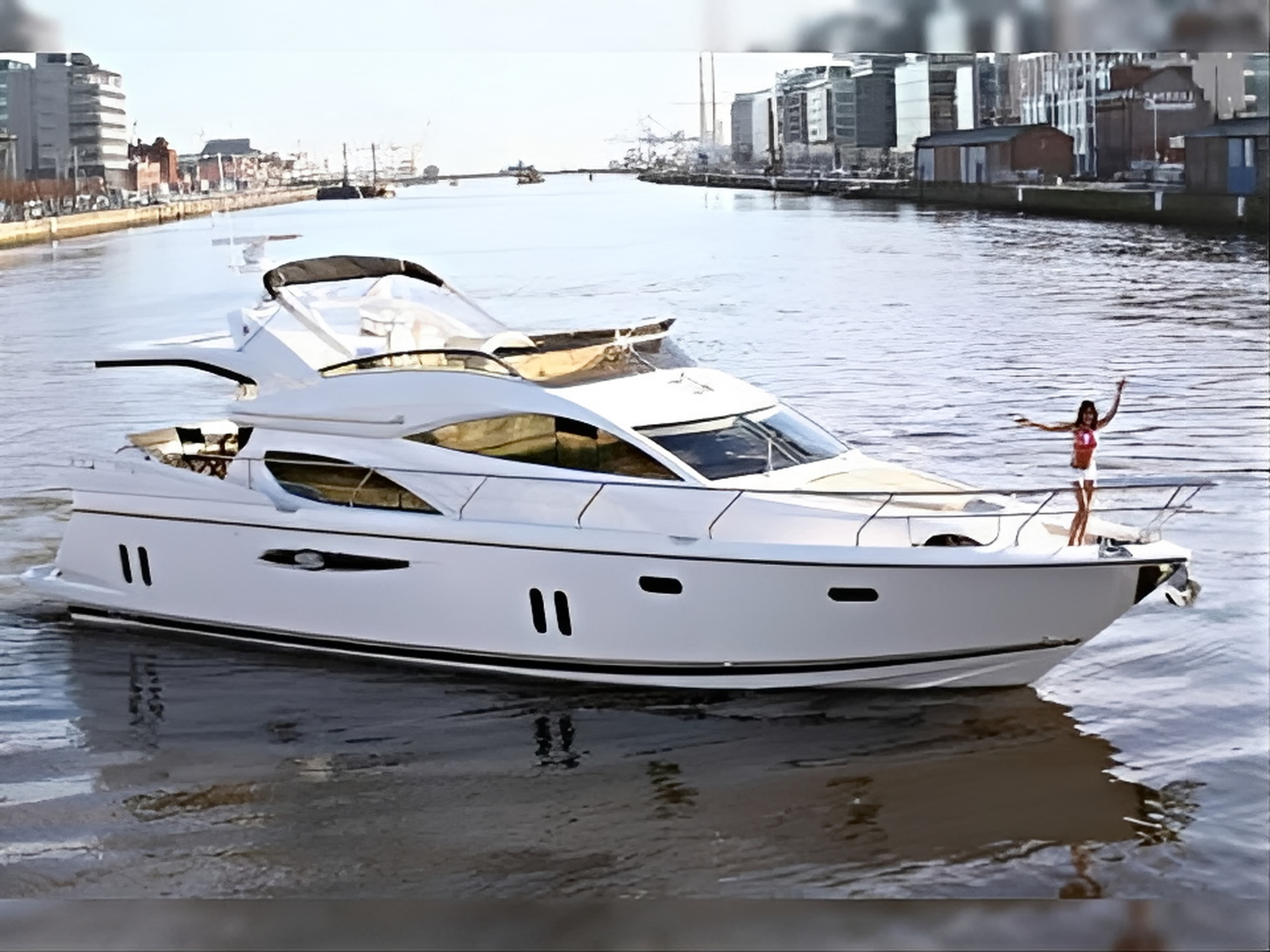 Pearl 60 Motoryacht kaufen - HW Bootcenter