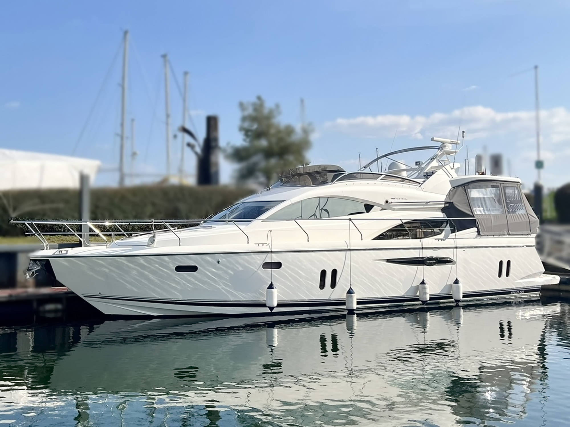 Pearl 60 Motoryacht kaufen - HW Bootcenter