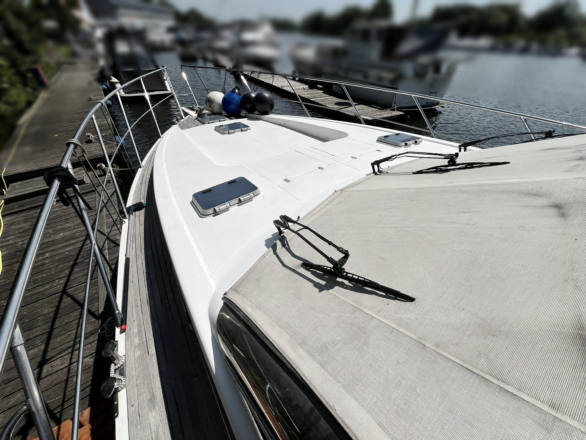 Elegance 57 Motoryacht kaufen - HW Bootcenter