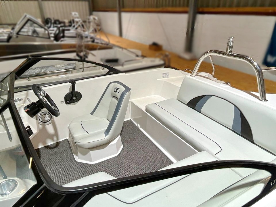 Sensation SX180 Motoryacht kaufen - HW Bootcenter