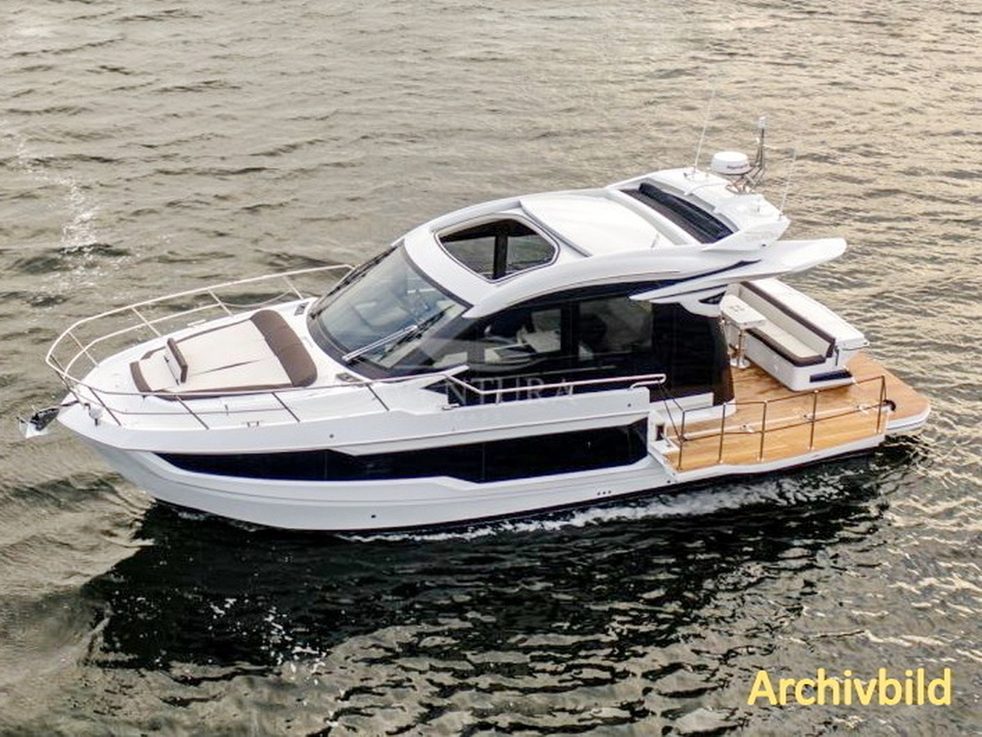 Galeon 410 HTC Motoryacht kaufen - HW Bootcenter