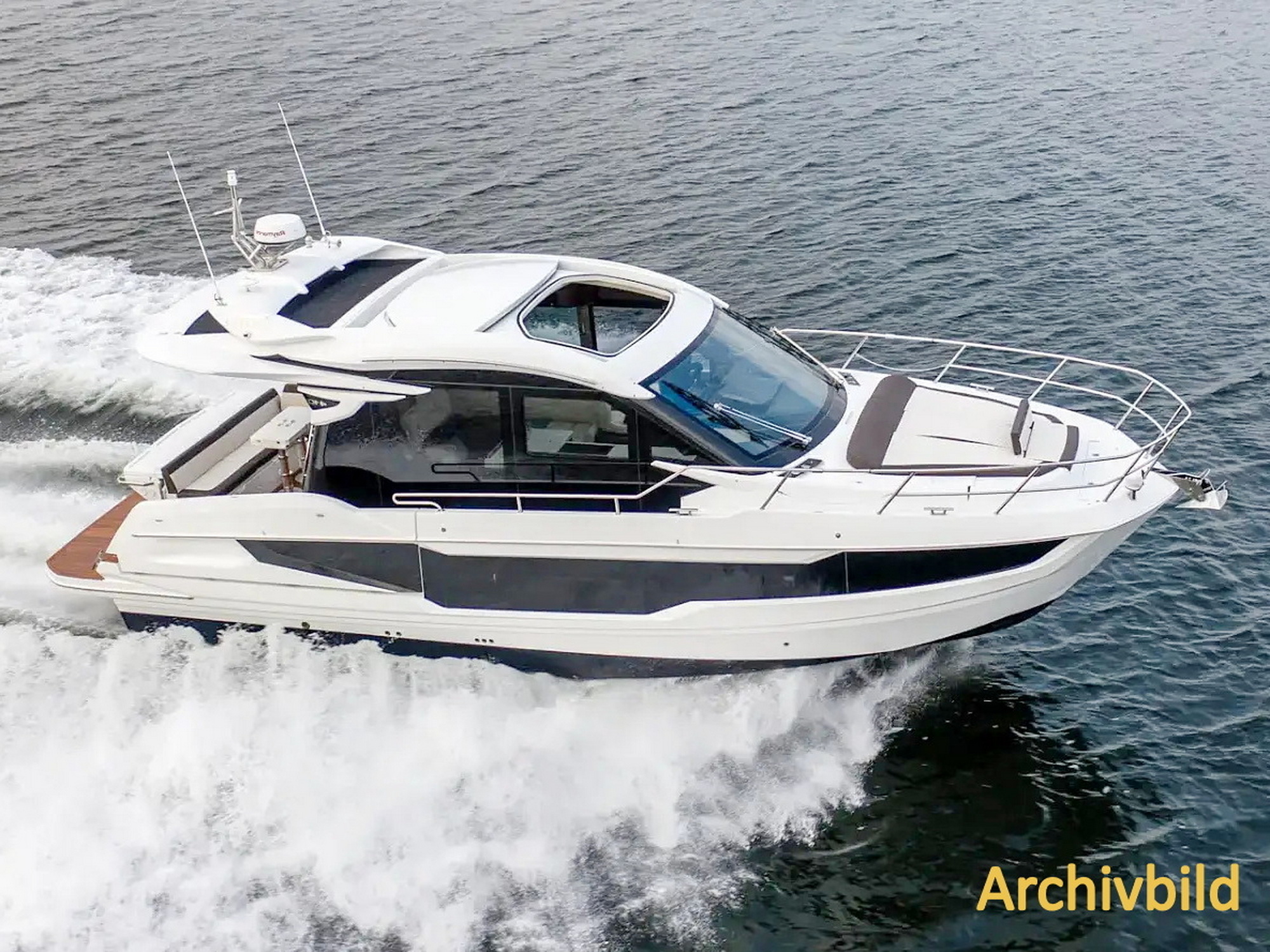 Galeon 410 HTC Motoryacht kaufen - HW Bootcenter