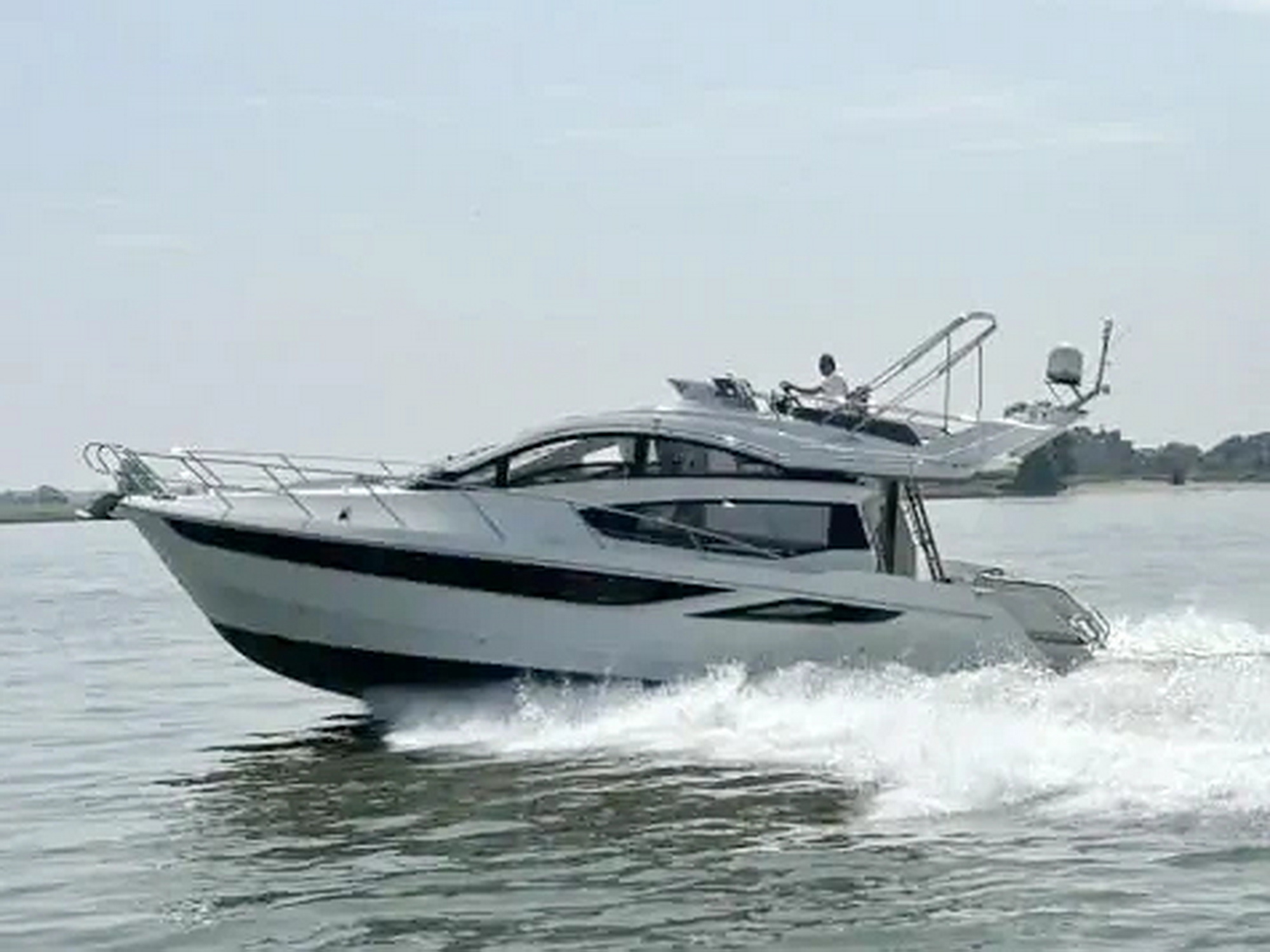 Galeon 430 Skydeck Motoryacht kaufen - HW Bootcenter