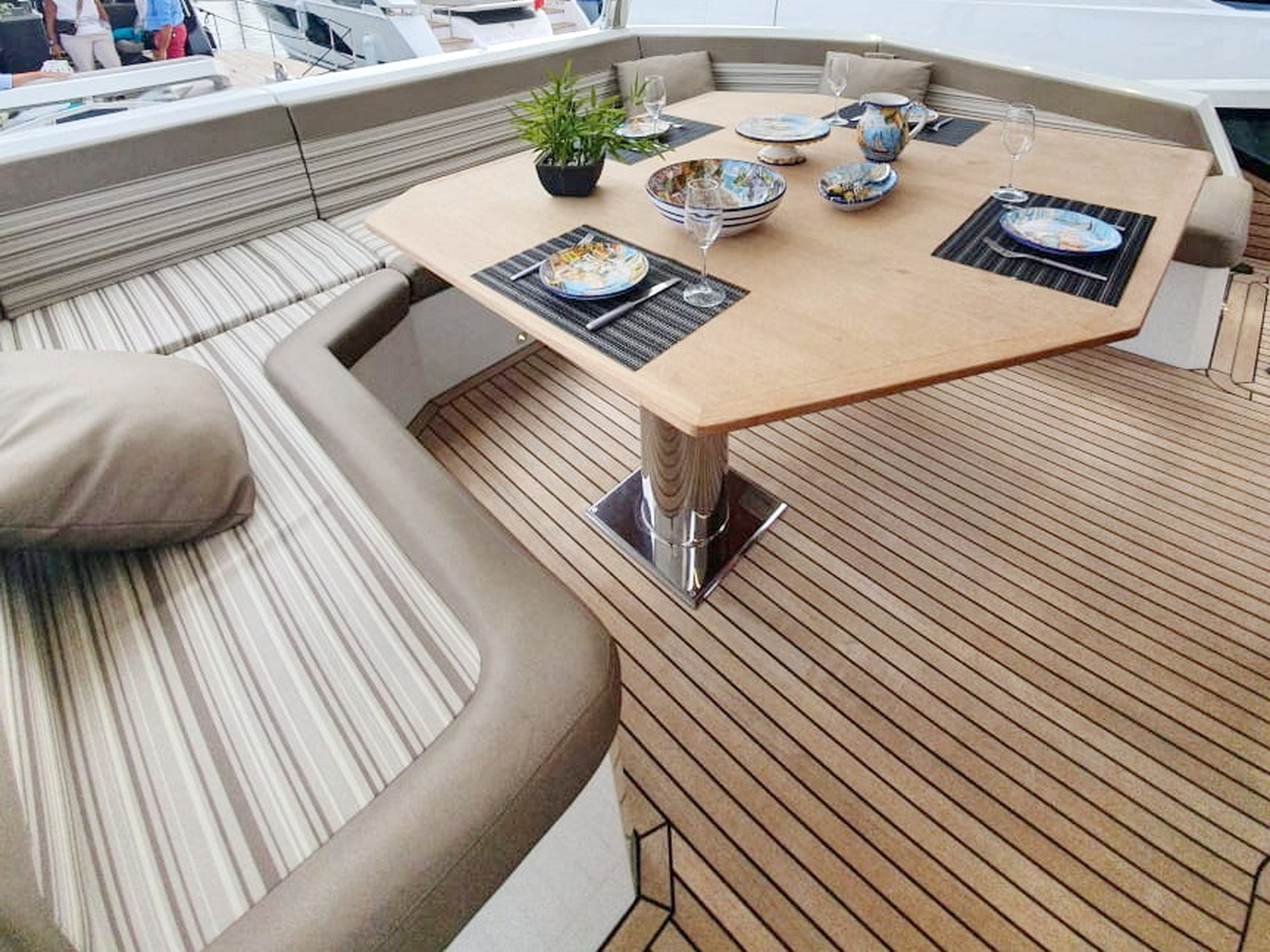 Galeon 640 Fly Motoryacht kaufen - HW Bootcenter