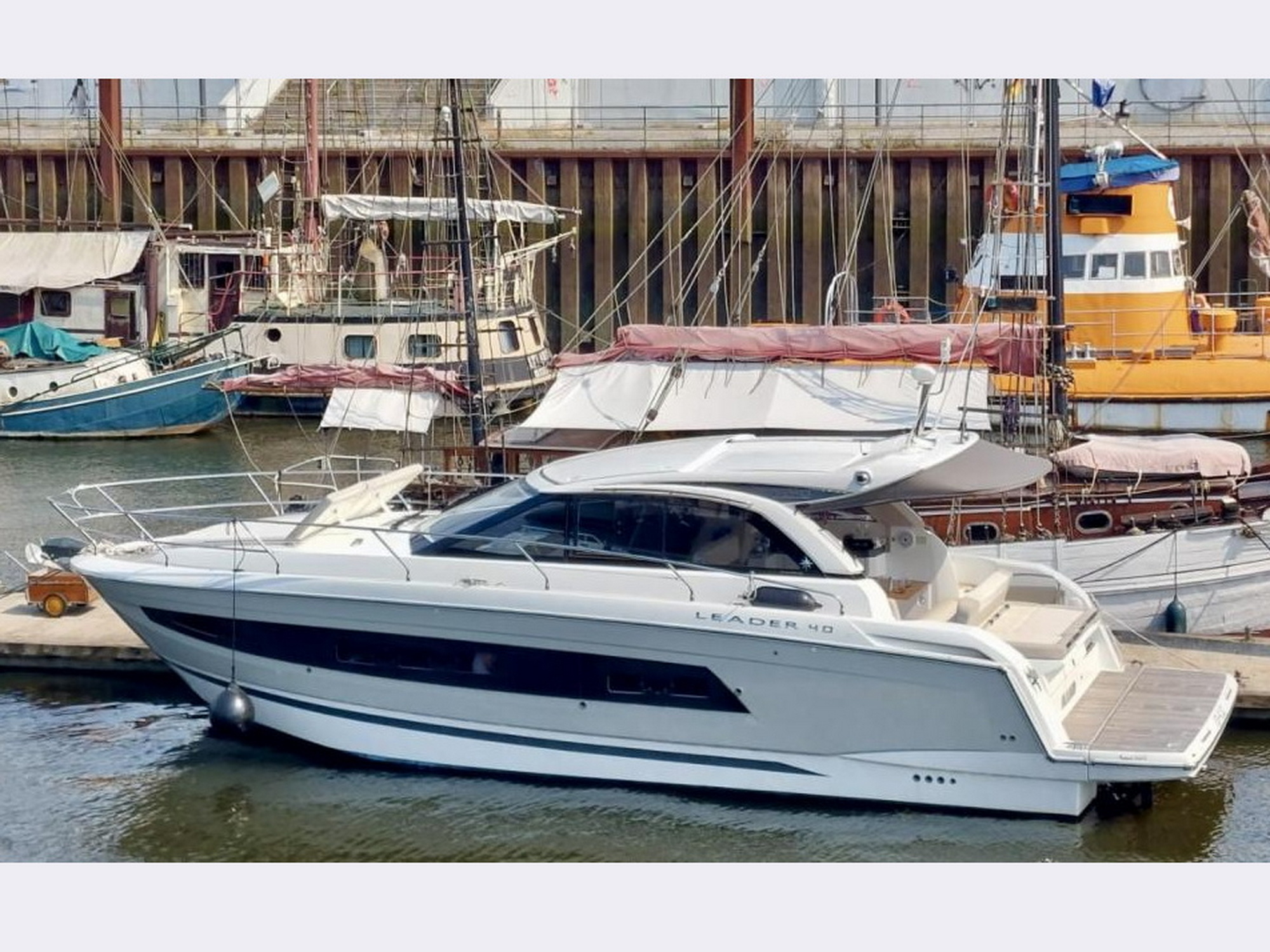 Jeanneau Leader 40 Motoryacht kaufen - HW Bootcenter