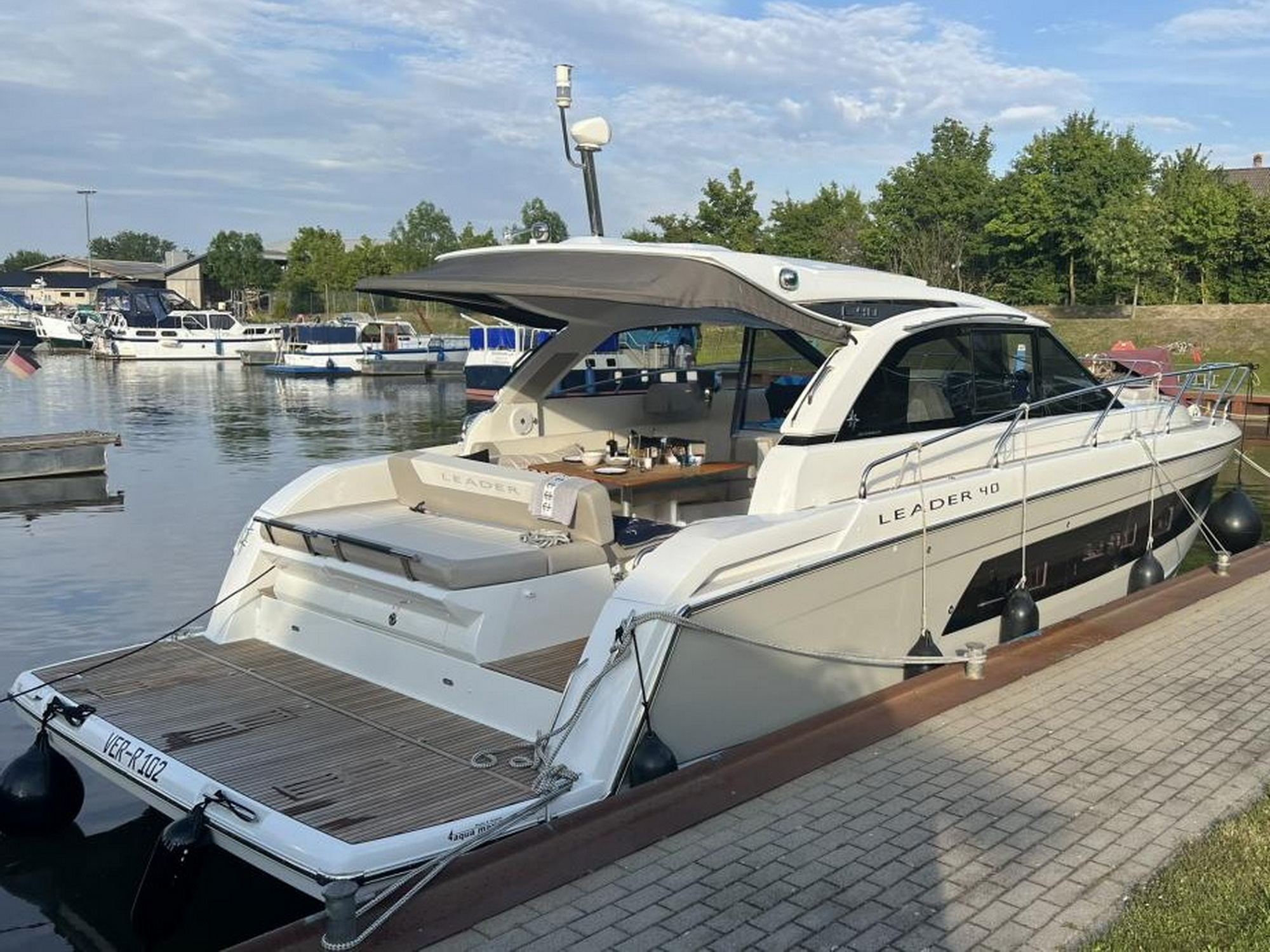 Jeanneau Leader 40 Motoryacht kaufen - HW Bootcenter