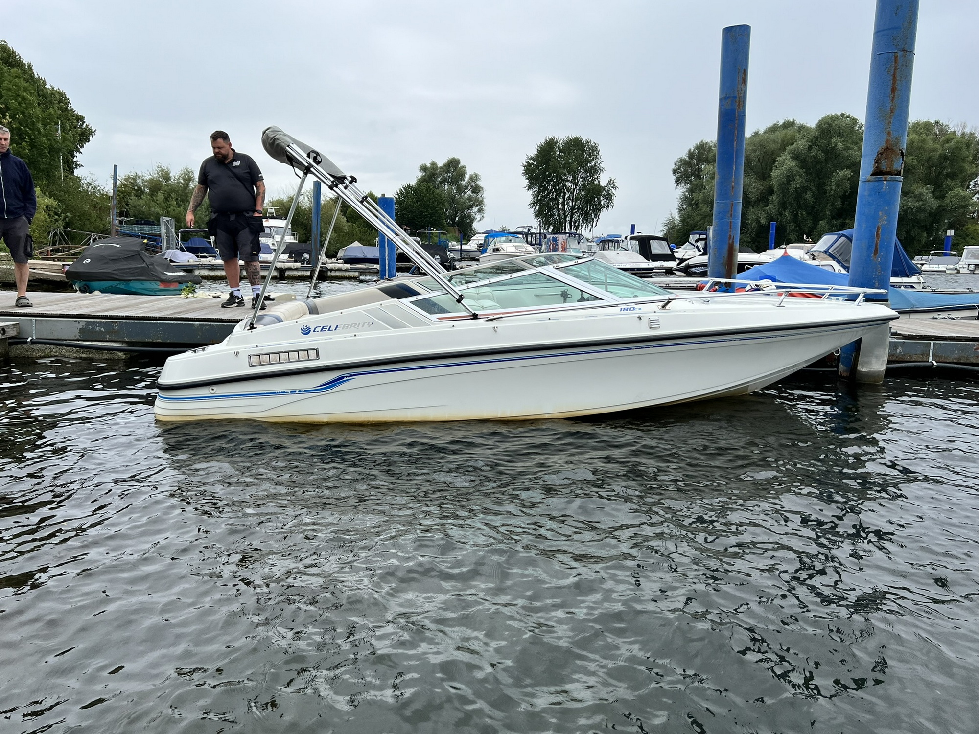 Celebrity 180 CX Motoryacht kaufen - HW Bootcenter