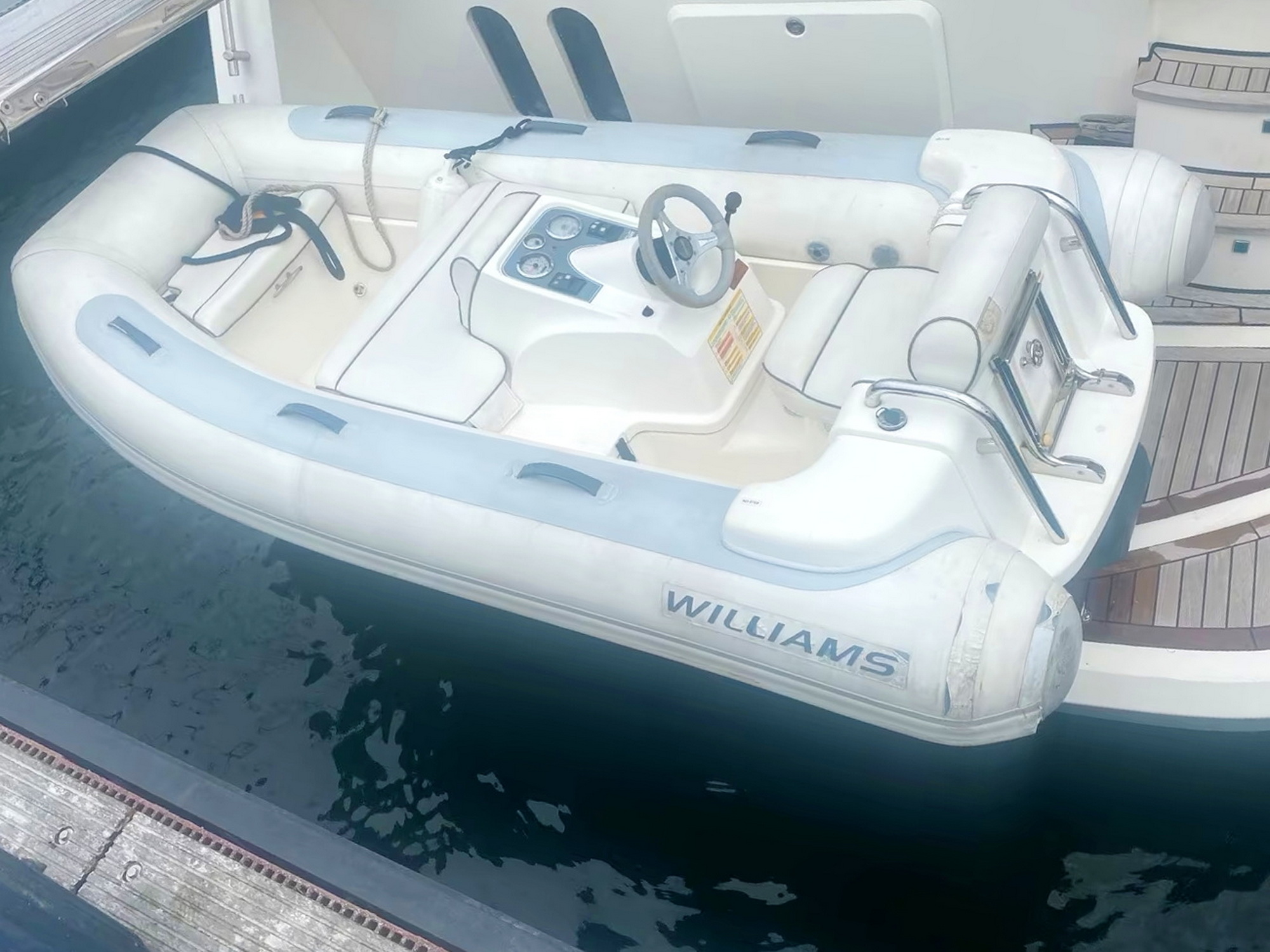 Williams 325 Turbo Jet Motoryacht kaufen - HW Bootcenter