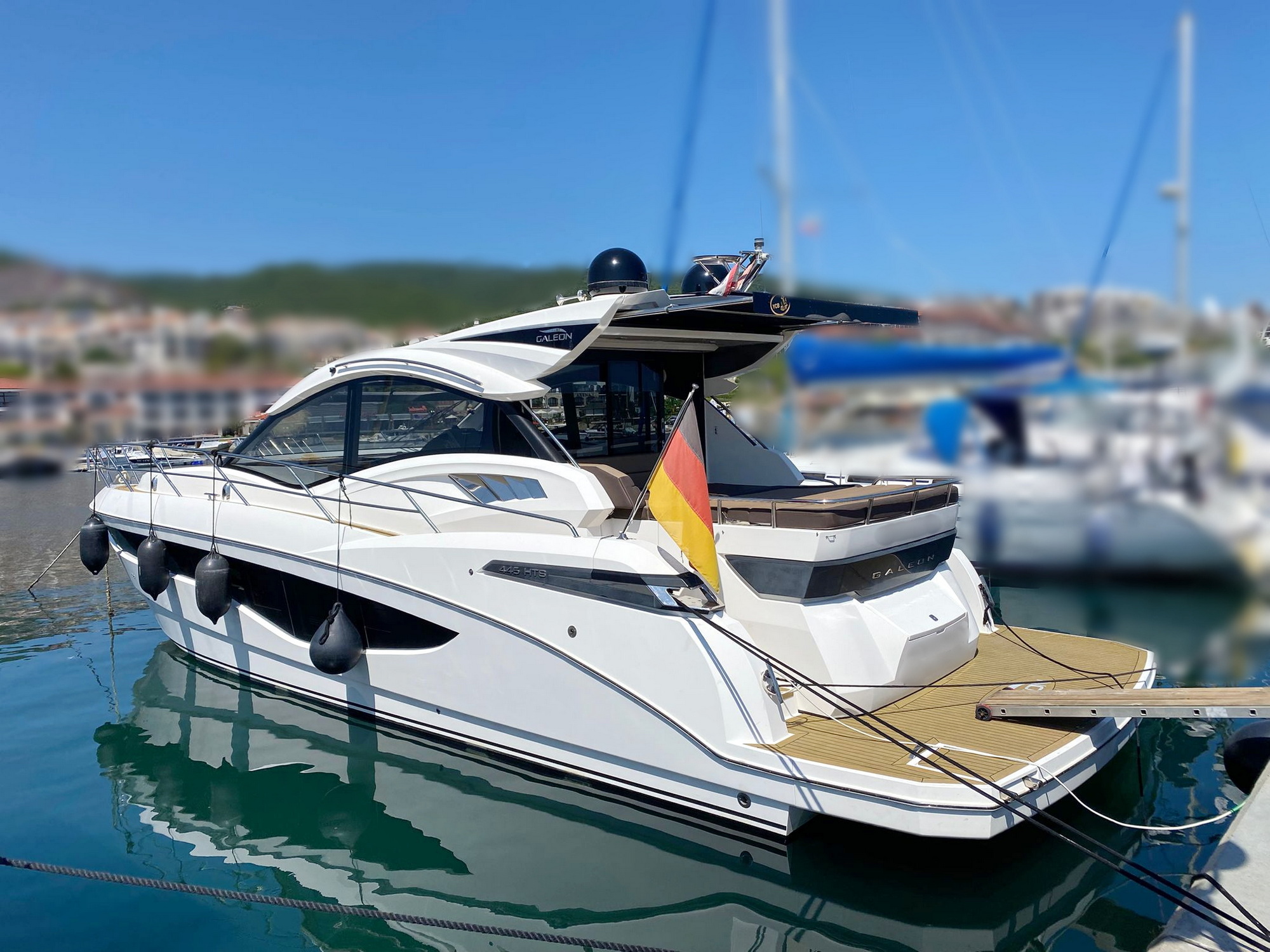 Galeon 445 HTS Motoryacht kaufen - HW Bootcenter