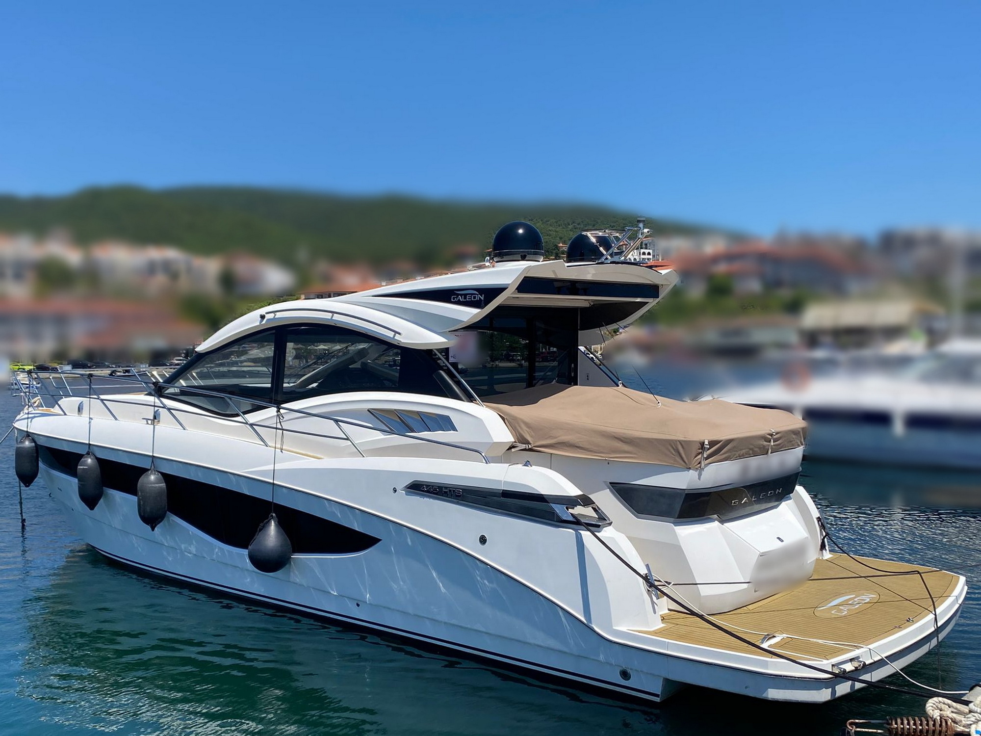 Galeon 445 HTS Motoryacht kaufen - HW Bootcenter