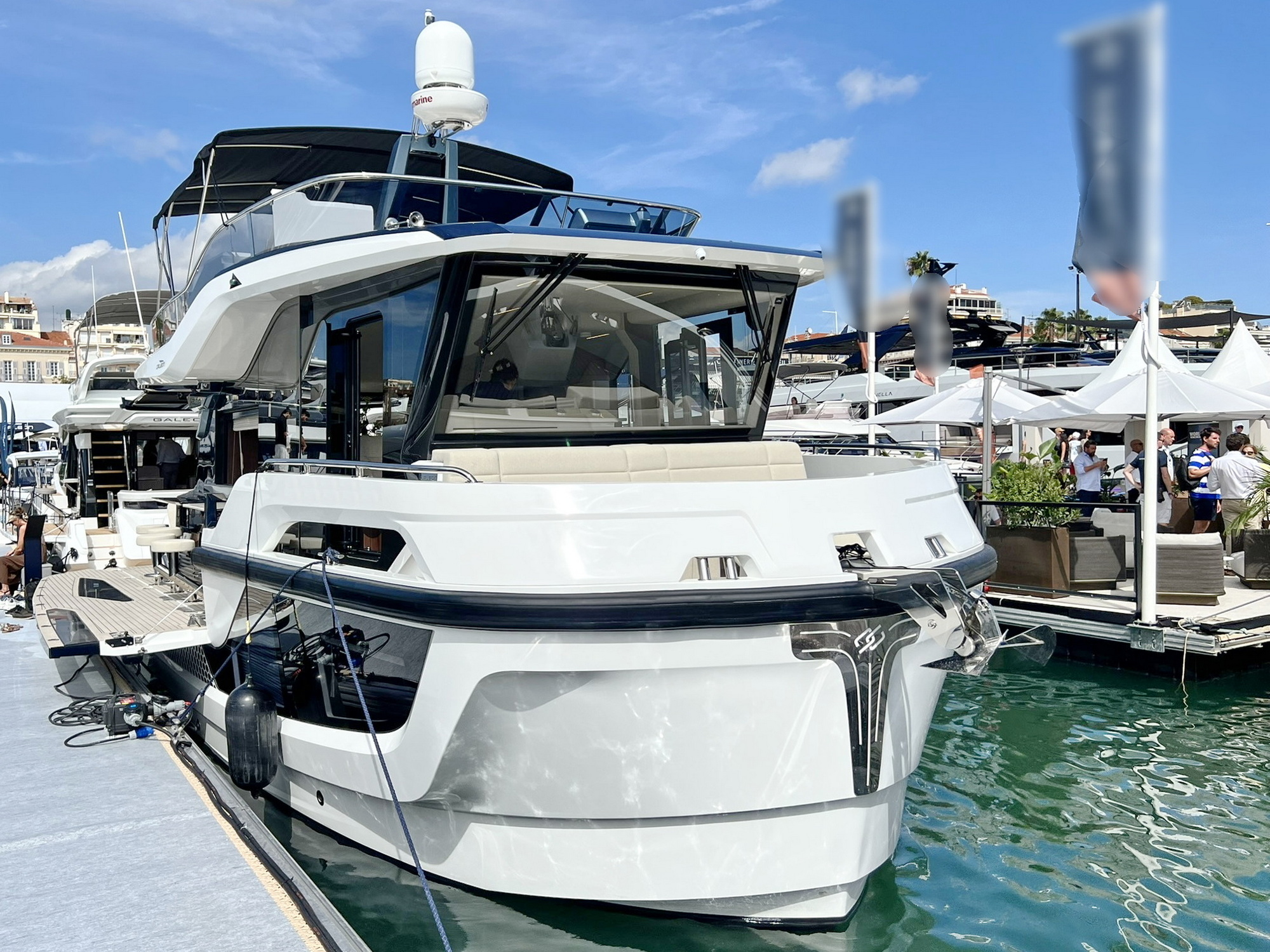 Galeon 430 EXP Motoryacht kaufen - HW Bootcenter