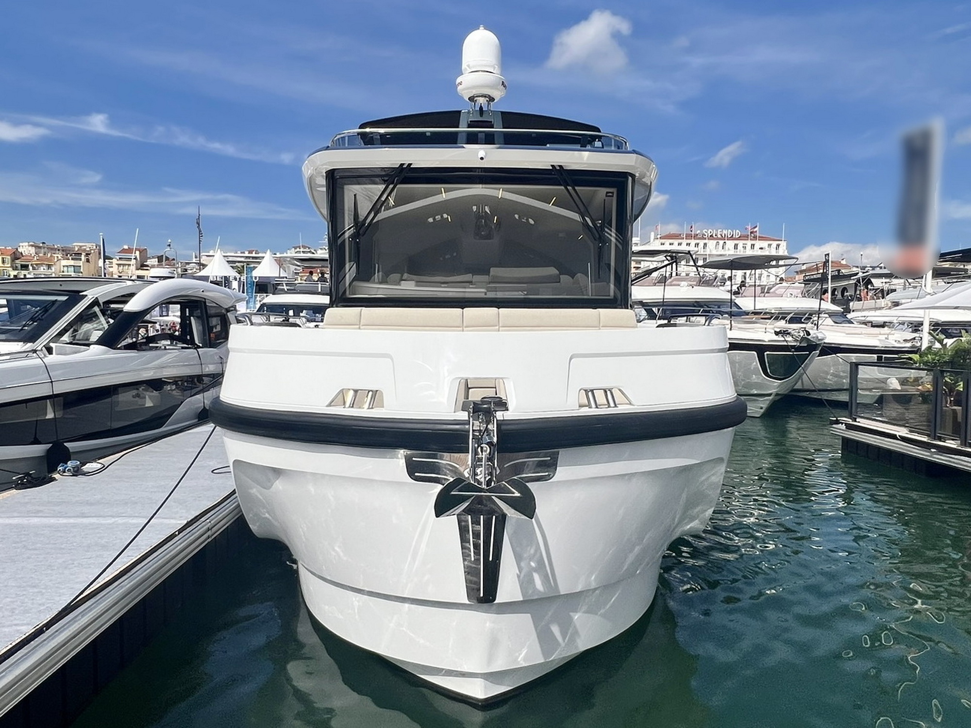 Galeon 430 EXP Motoryacht kaufen - HW Bootcenter