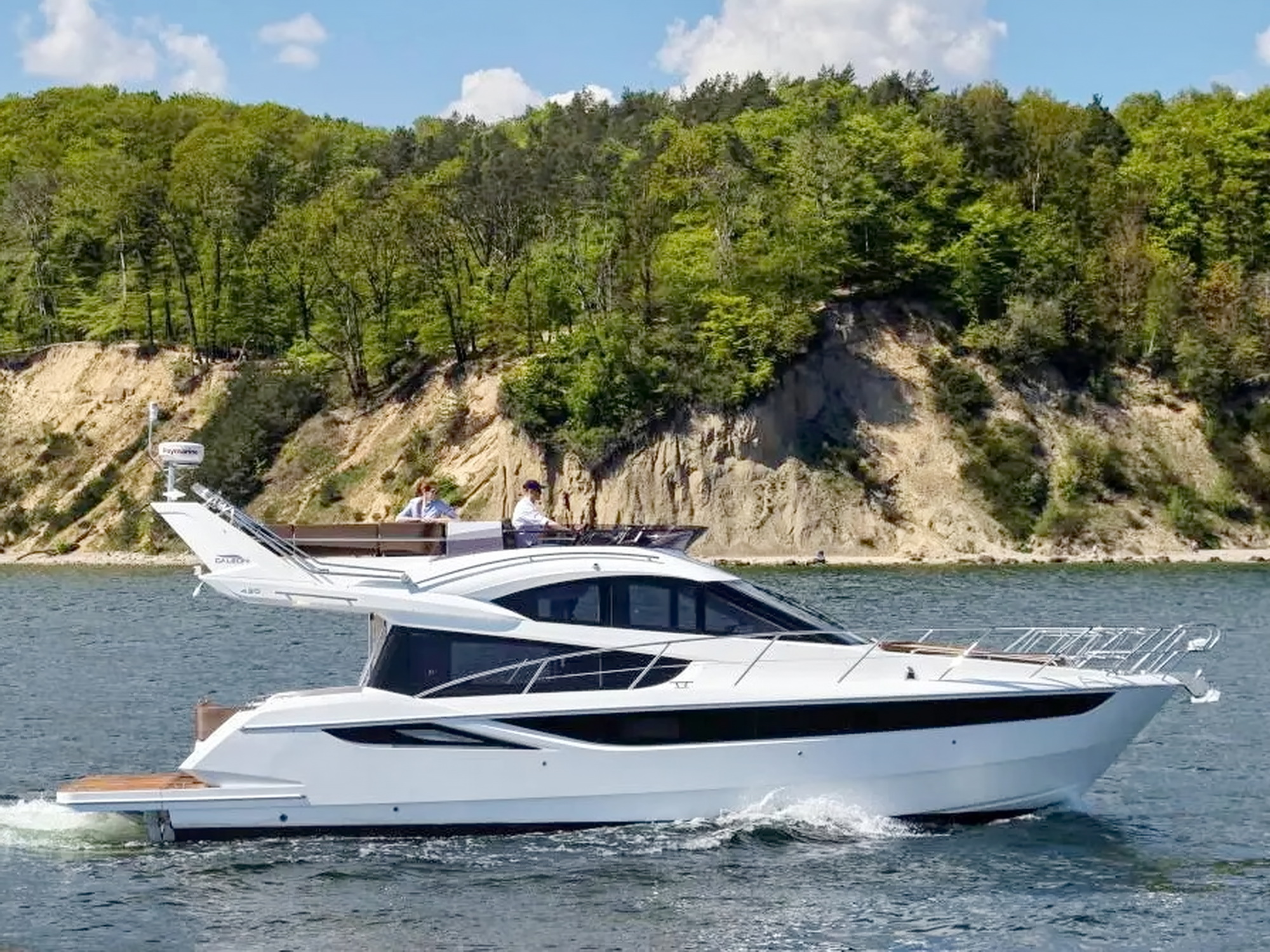 Galeon 420 Fly Motoryacht kaufen - HW Bootcenter