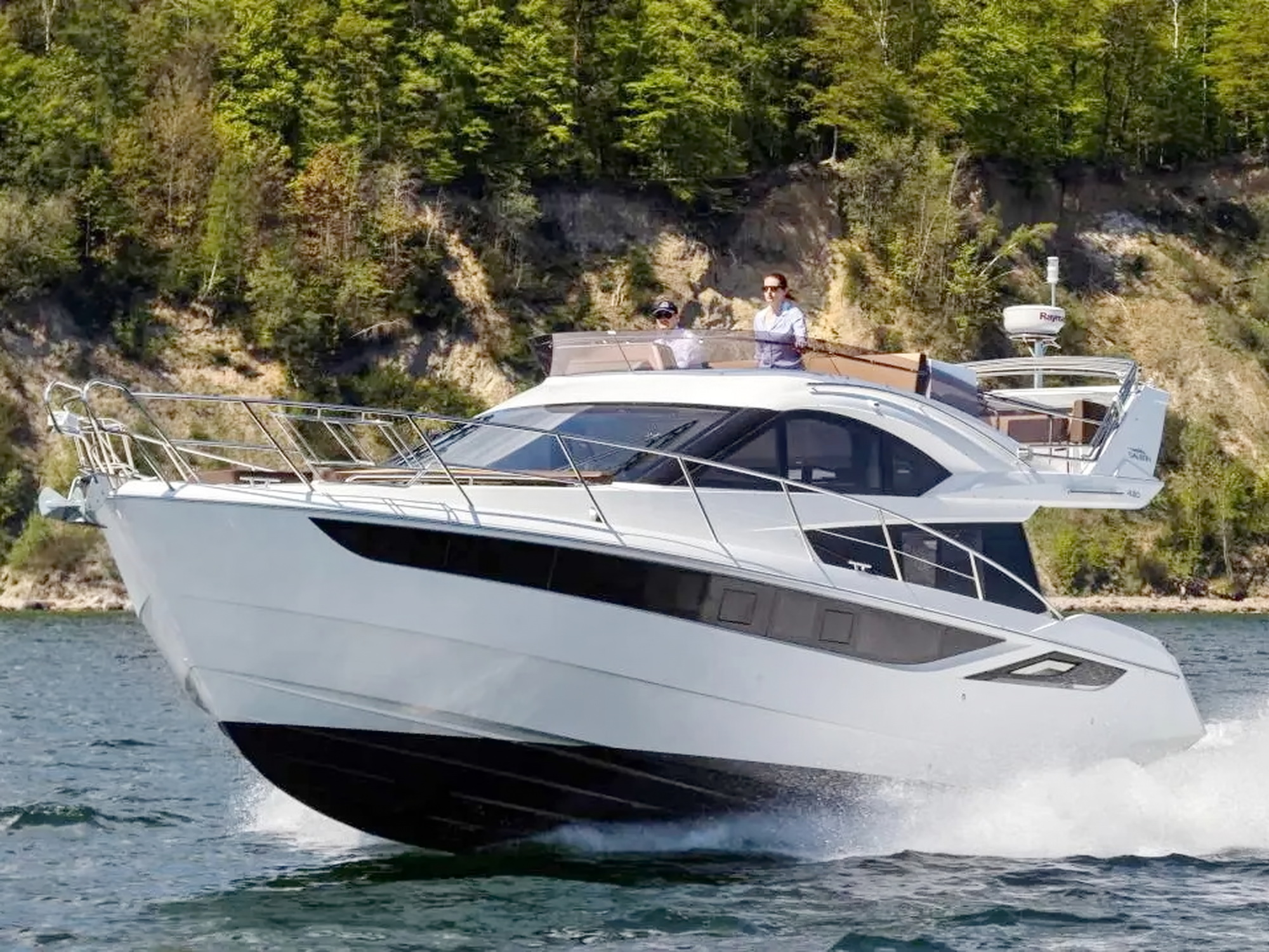 Galeon 420 Fly Motoryacht kaufen - HW Bootcenter