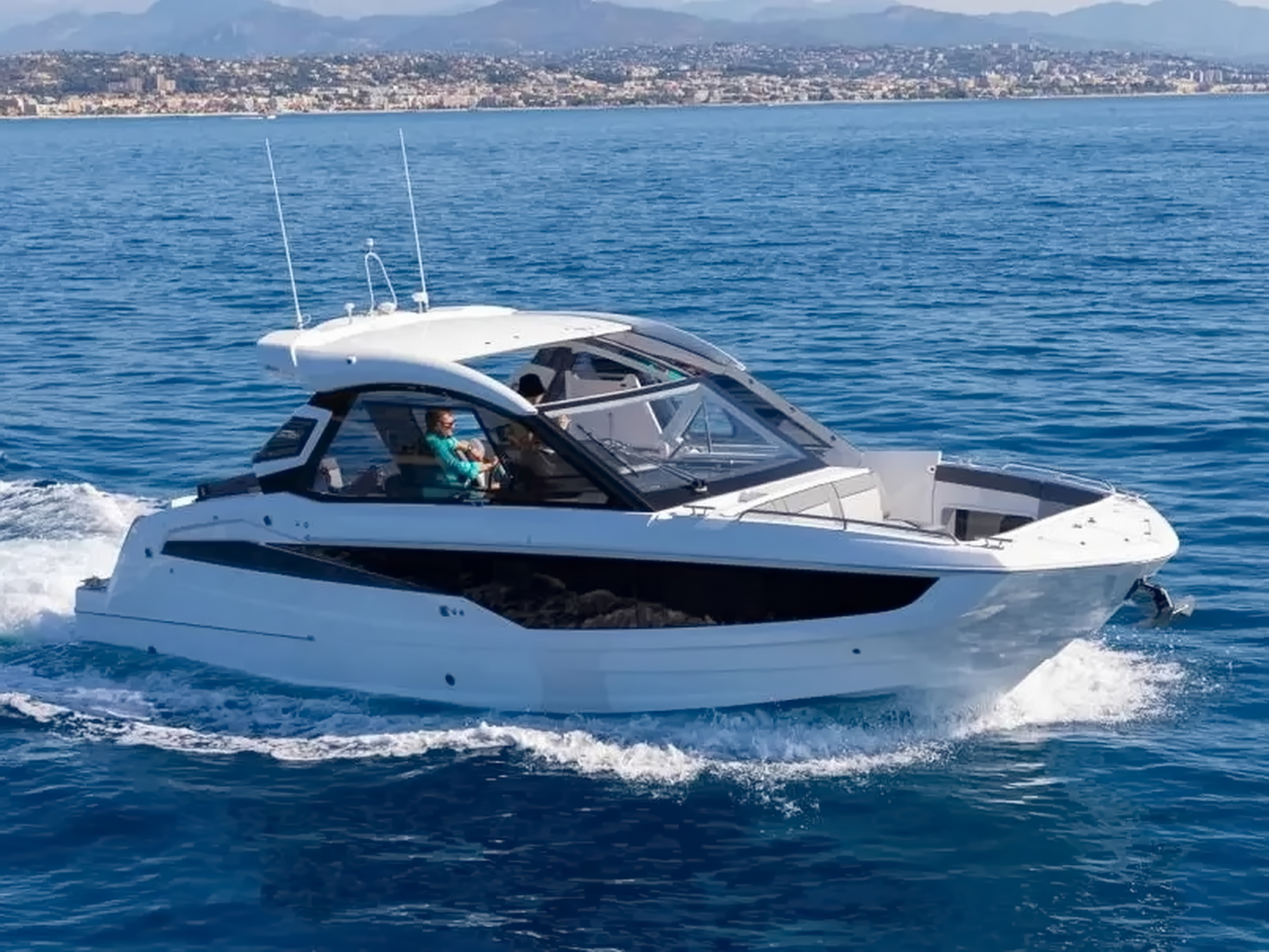 Galeon 335 GTO Motoryacht kaufen - HW Bootcenter