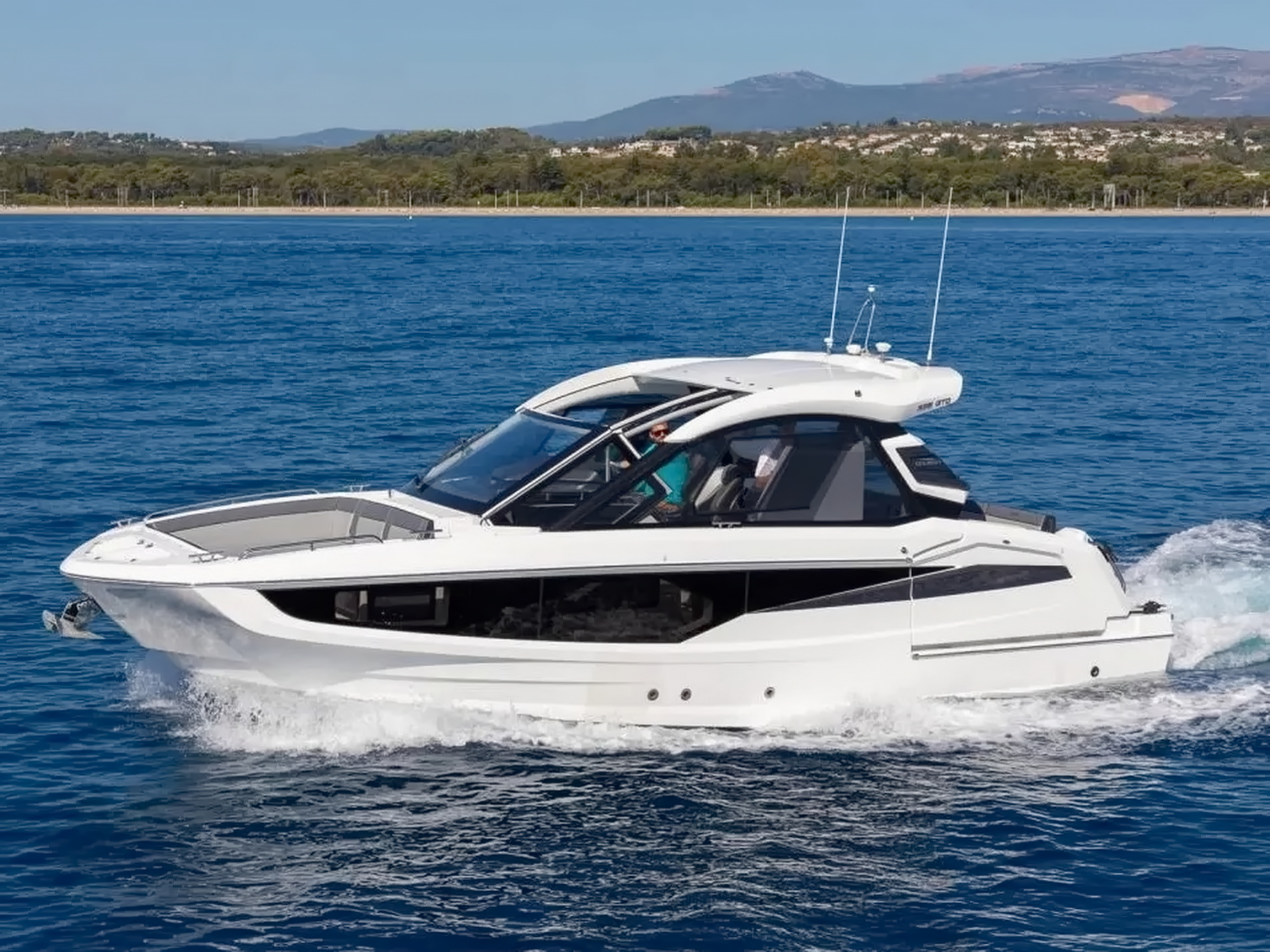 Galeon 335 GTO Motoryacht kaufen - HW Bootcenter