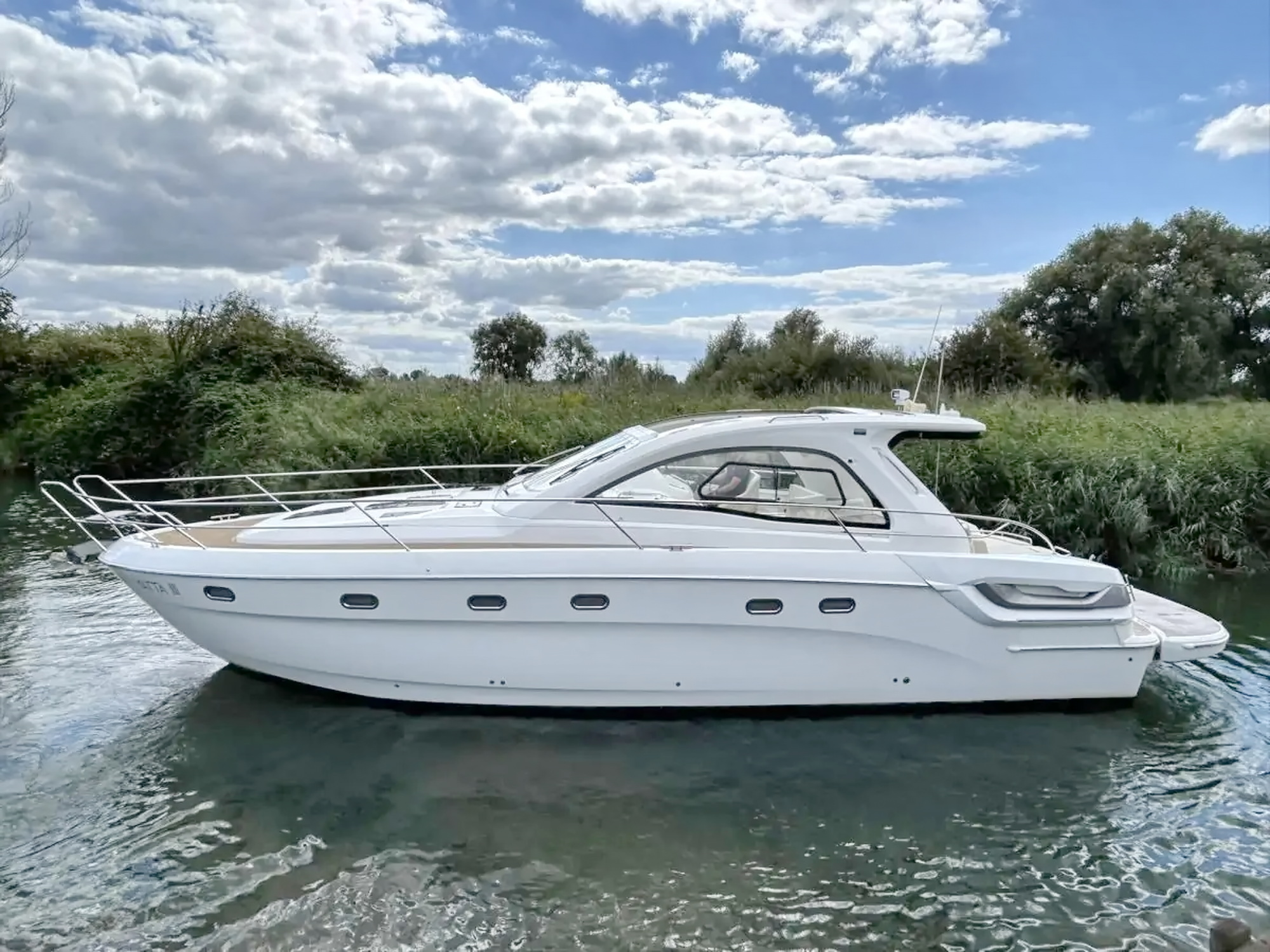 Bavaria 43 HT Motoryacht kaufen - HW Bootcenter