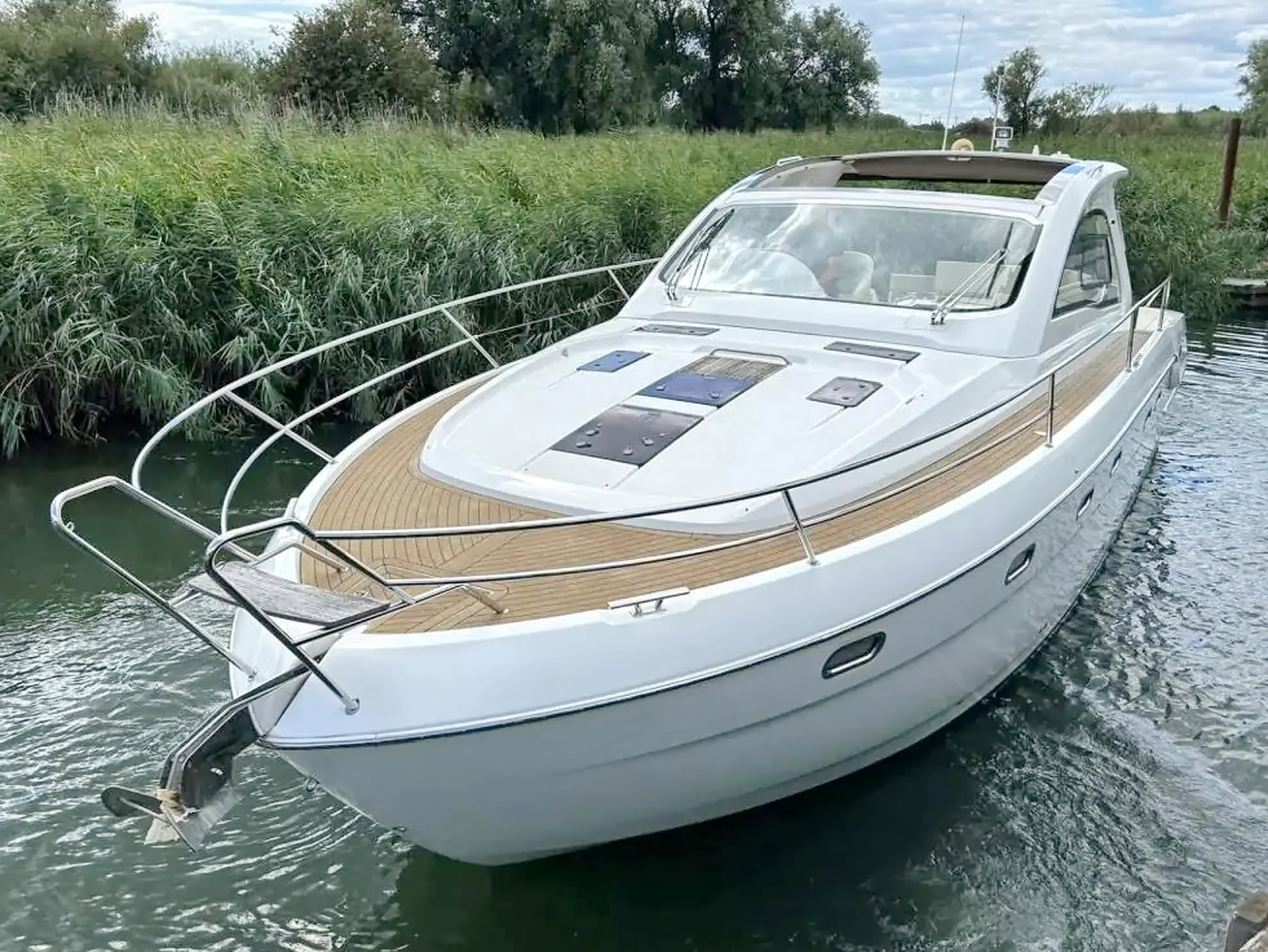 Bavaria 43 HT Motoryacht kaufen - HW Bootcenter