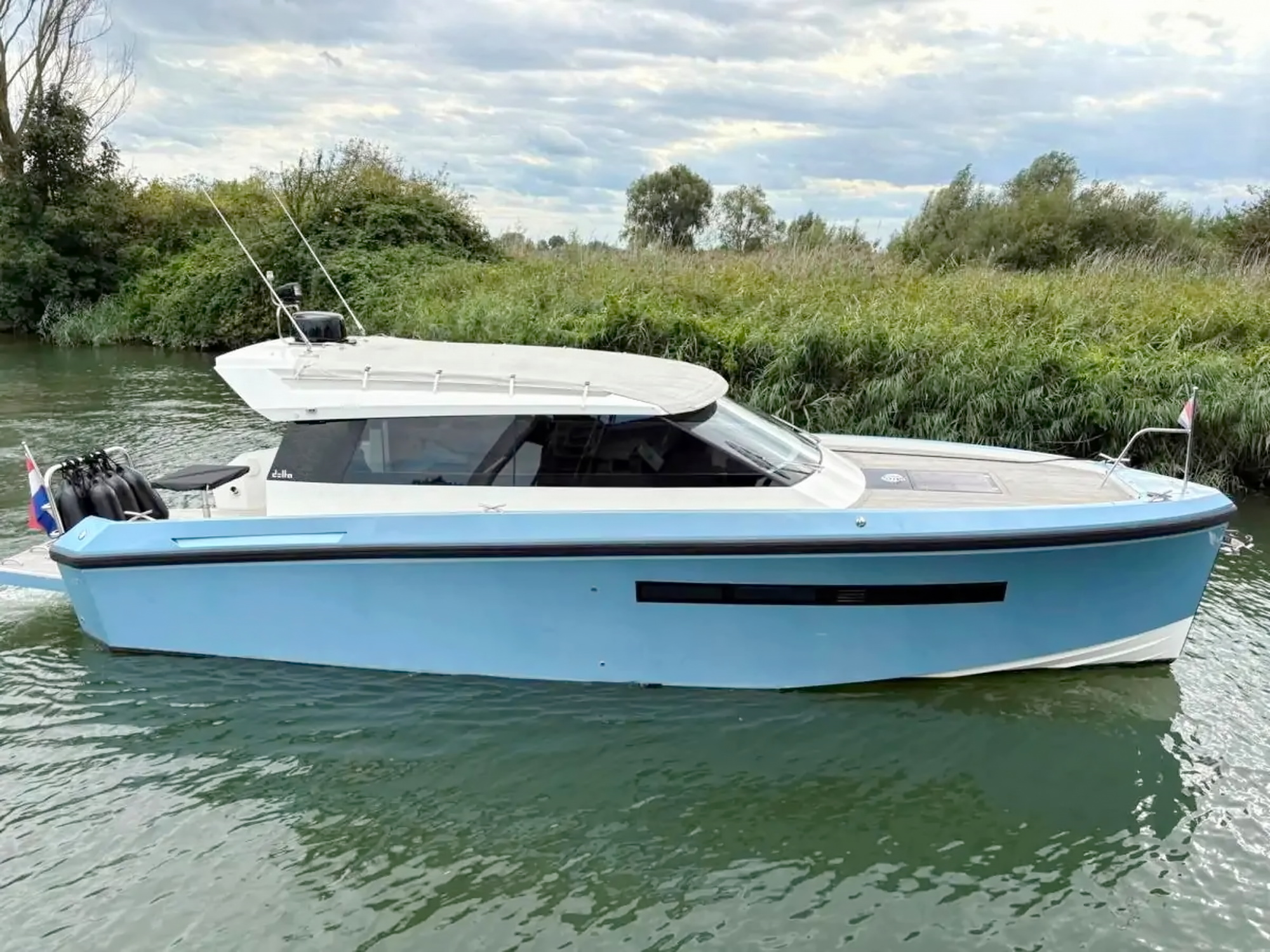 Delta 33 Coupe Motoryacht kaufen - HW Bootcenter