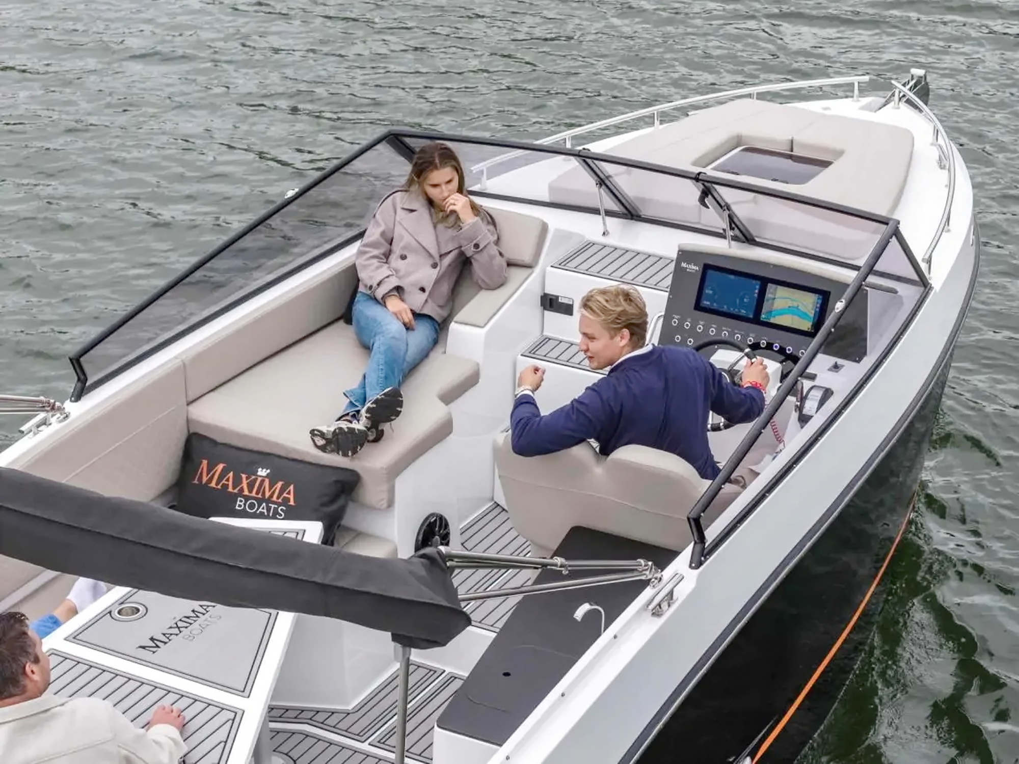 Maxima 800 Cabin Motoryacht kaufen - HW Bootcenter