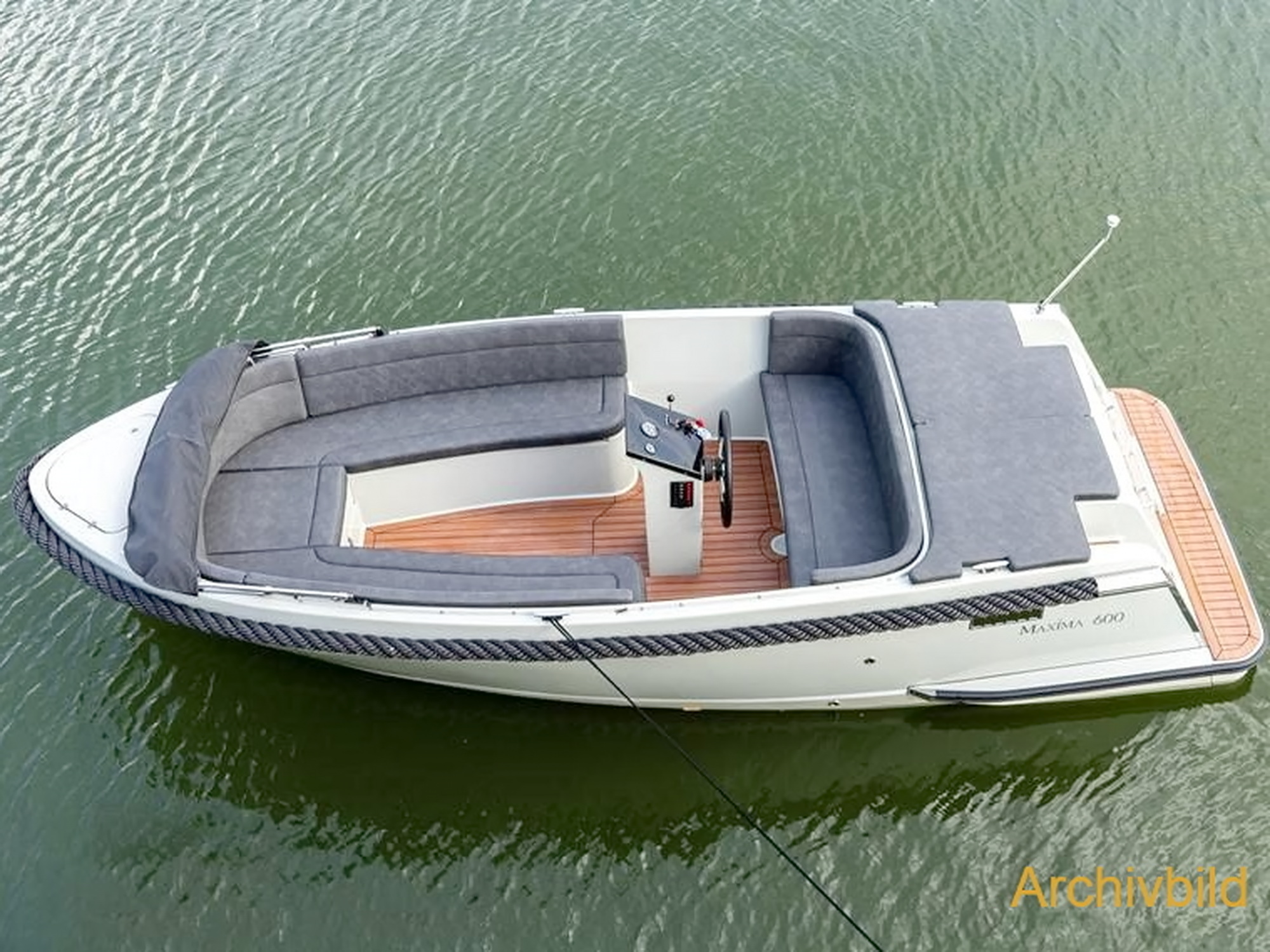 Maxima 600 Cabin Motoryacht kaufen - HW Bootcenter