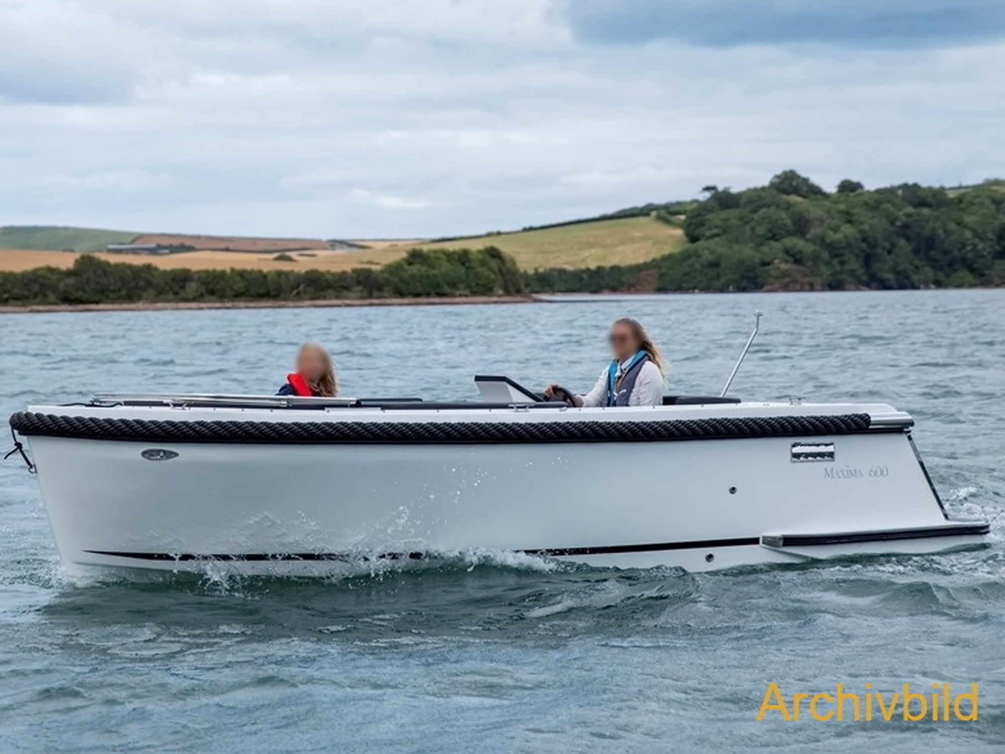 Maxima 600 Cabin Motoryacht kaufen - HW Bootcenter