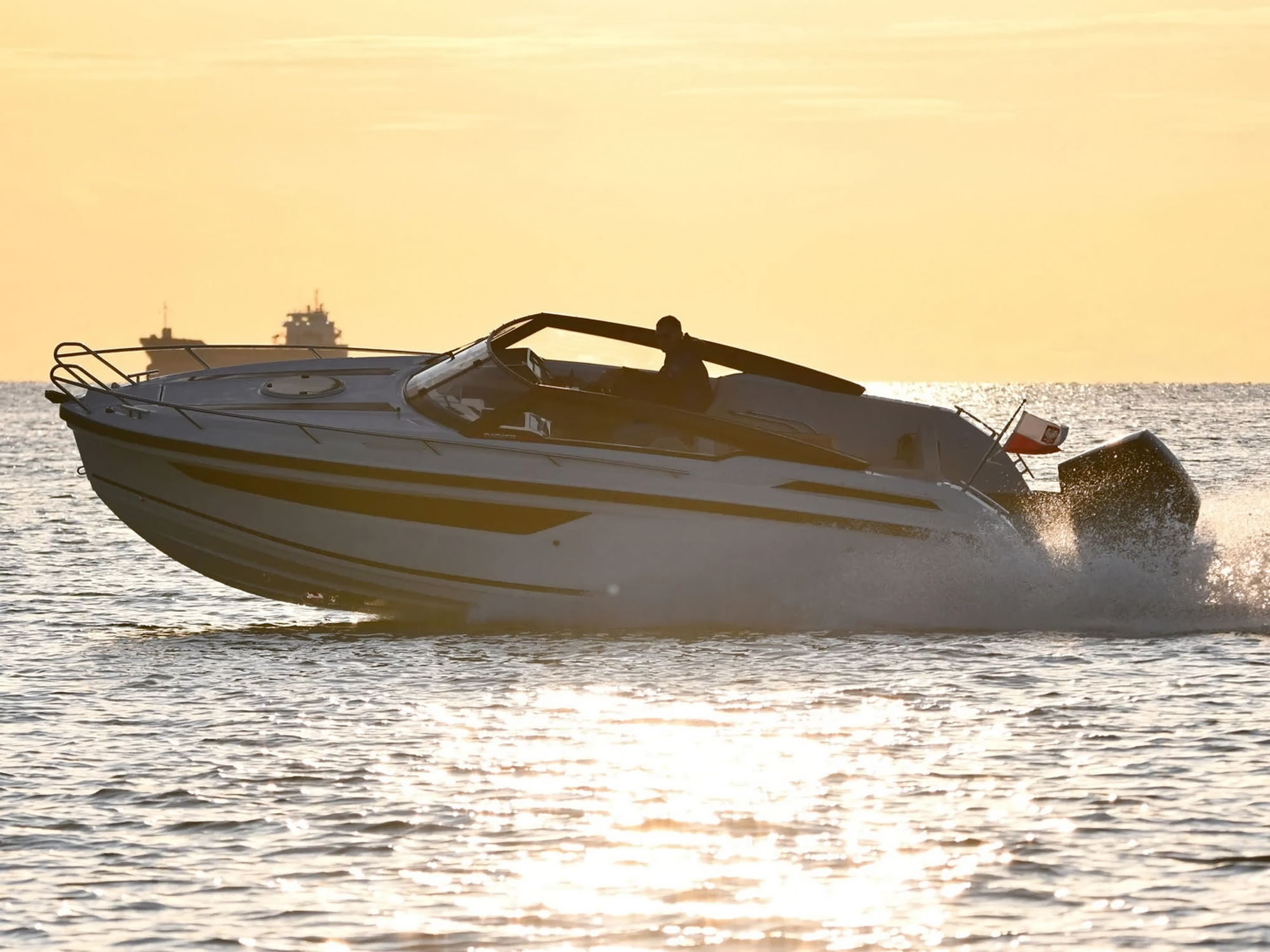 Parker 720 Adventure Motoryacht kaufen - HW Bootcenter